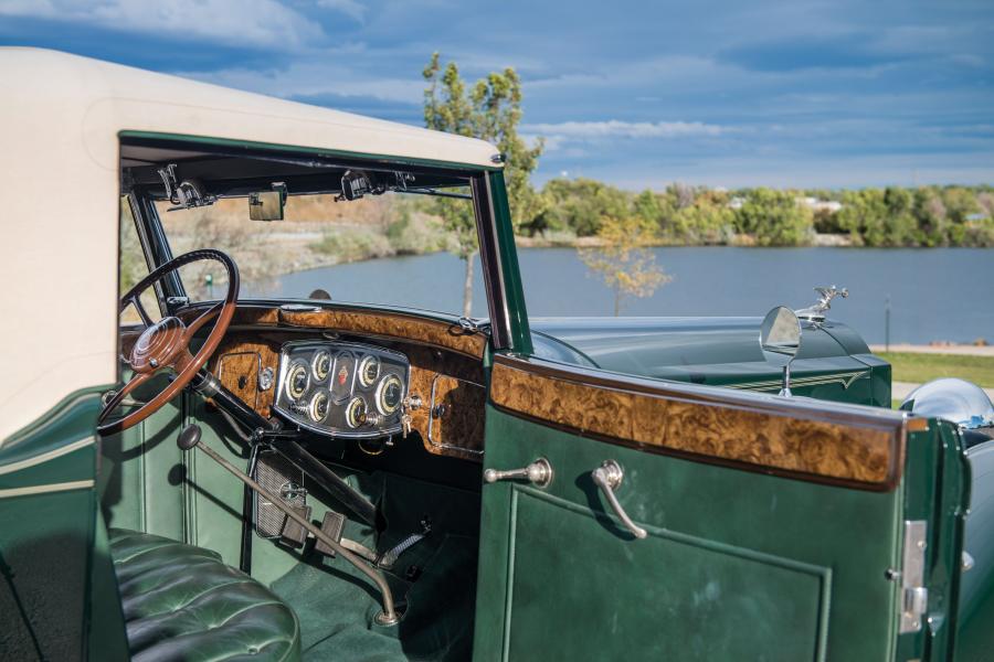 Интерьер Packard Super Eight Coupe Roadster 1934 года  (фото 4 из 38)